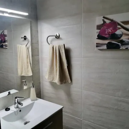 شقة Cozy With 2 Bedrooms *