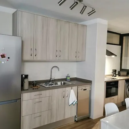 Cozy With 2 Bedrooms شقة