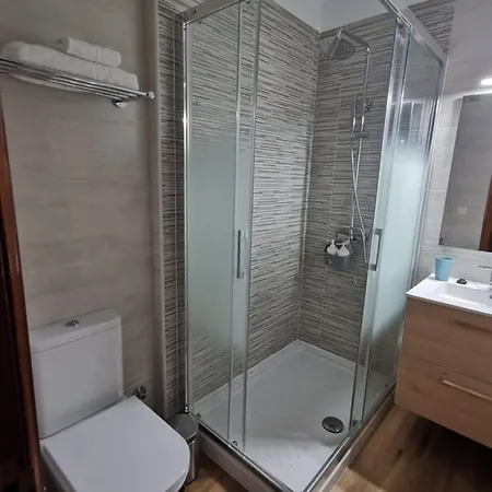 Cozy With 2 Bedrooms شقة *